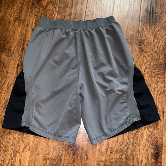 🔥🔥SOLD🔥🔥Under Armour Heat Gear Dri Fit Shorts Speedpocket Sz Medium Black Gray - Picture 3 of 4